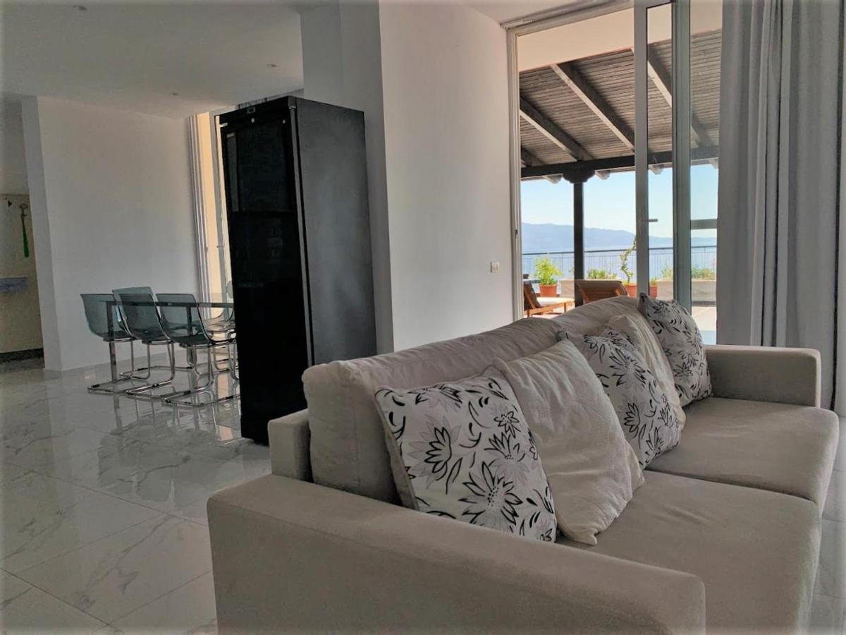 Appartamento Orange Sea View Penthouse Sarandë Esterno foto
